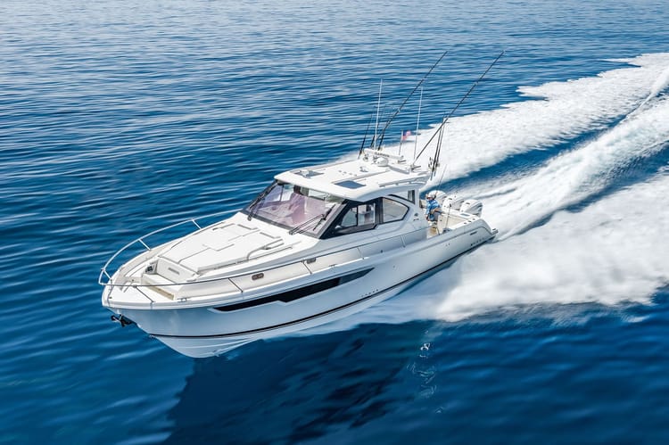 Pursuit OS 445 running offshore
