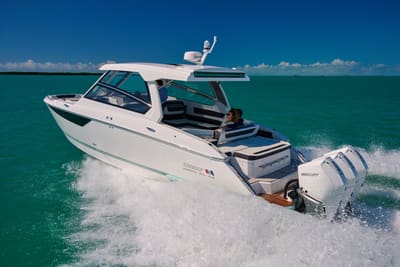 Cobalt R35 Coupe Outboard